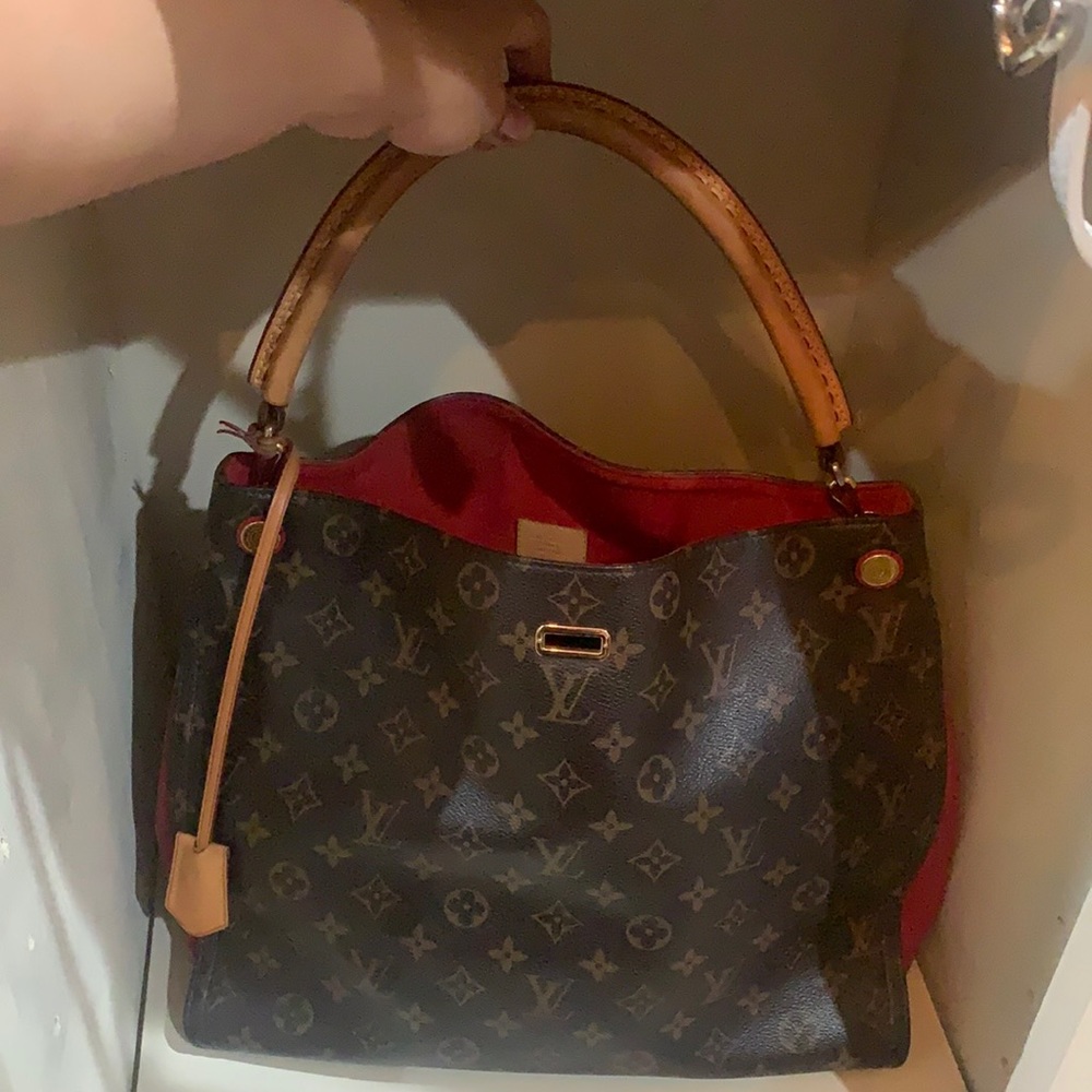 Medium size Louie Vuitton, Red